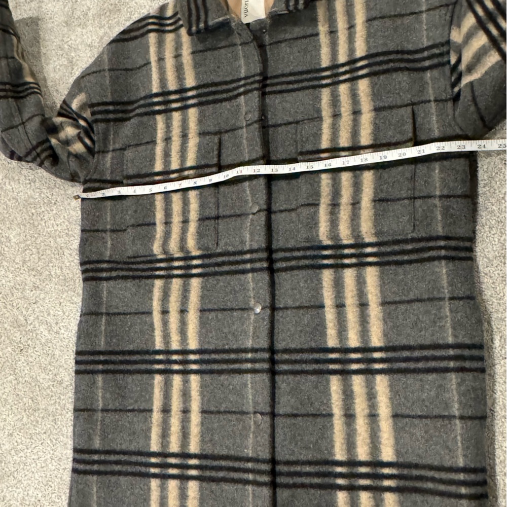Vuori Plaid Coat in Gray and Cream - Picture 12 of 13